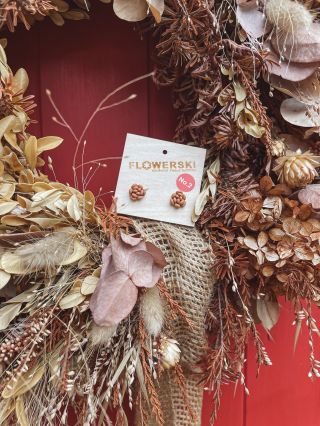 Je libo Flat White do uší? ☕️ Jedna z našich novinek vás naladí do správné podzimní nálady, tak si je nenechte ujít 🍂...