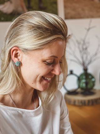 Už jste zaregistrovali naší novinku? 😍 Flowerski Green Grey Stone.. Barvu s tímto názvem už jsme měli, ale přinášíme vám...